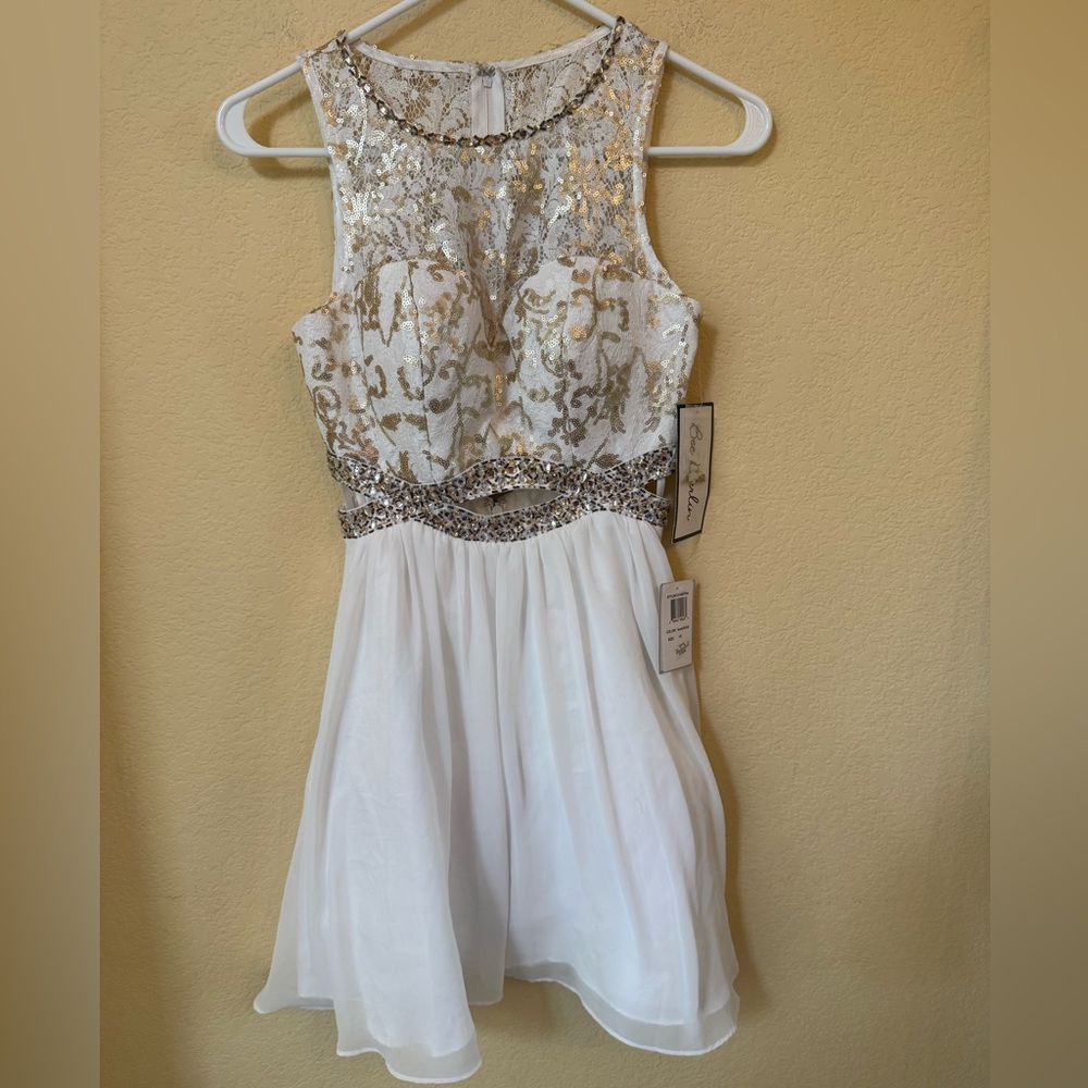 BEE DARLIN Mini Short Cutout Homecoming Prom White and Gold Dress Size 1/2 NWT